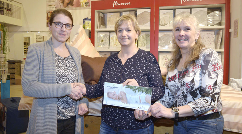 Gutscheinübergabe Nikolausverlosung Gutscheinübergabe 300 Euro an Frau Thalmann